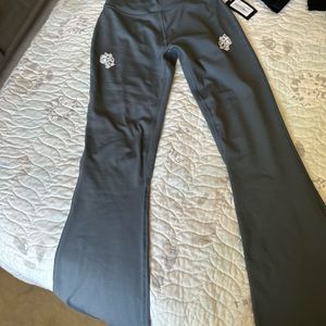 DUAL "GEORGIA" ENERGY FLARE LEGGINGS IN WOLF GRAY